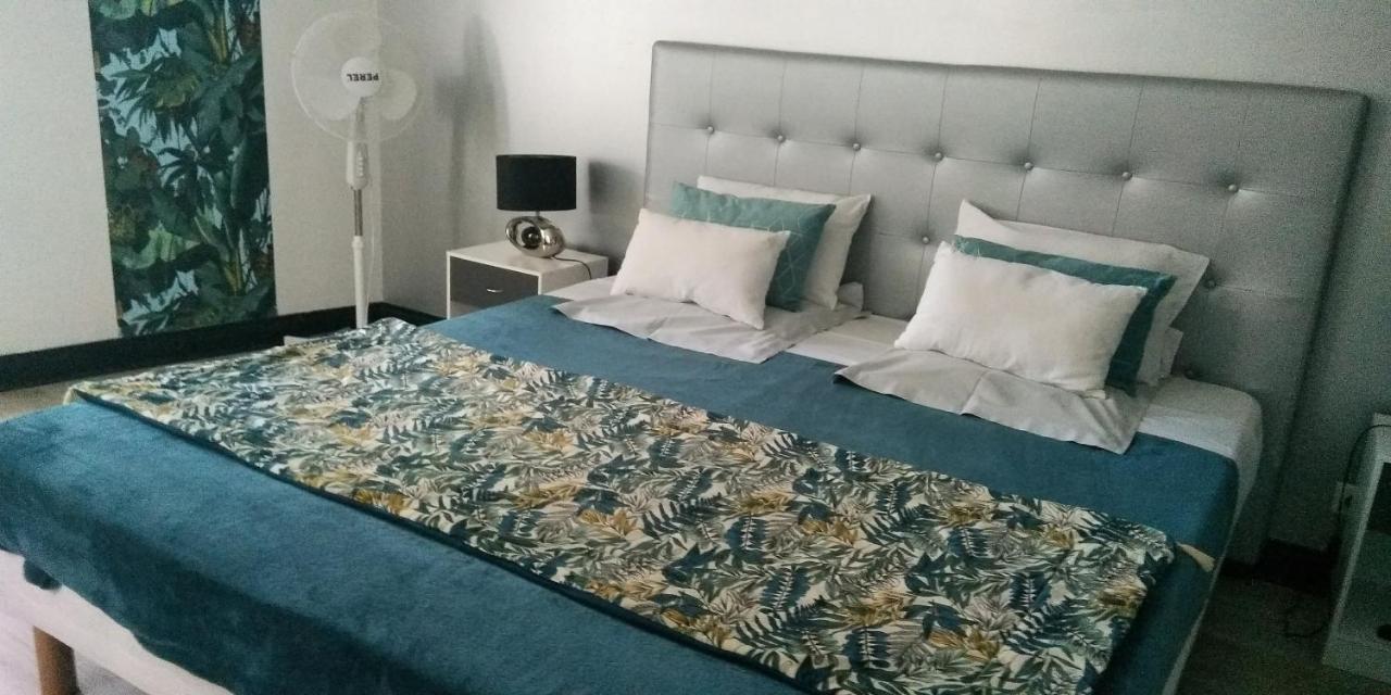 Madelon IV Bed & Breakfast Belves Luaran gambar